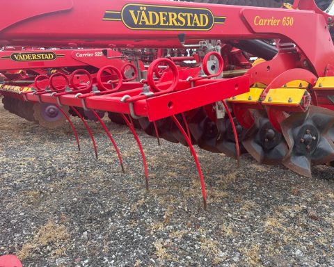 Vaderstad Carrier 650 straw harrow