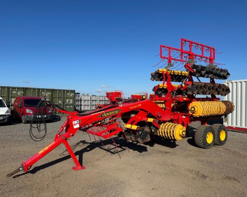 Vaderstad Carrier 650 straw harrow