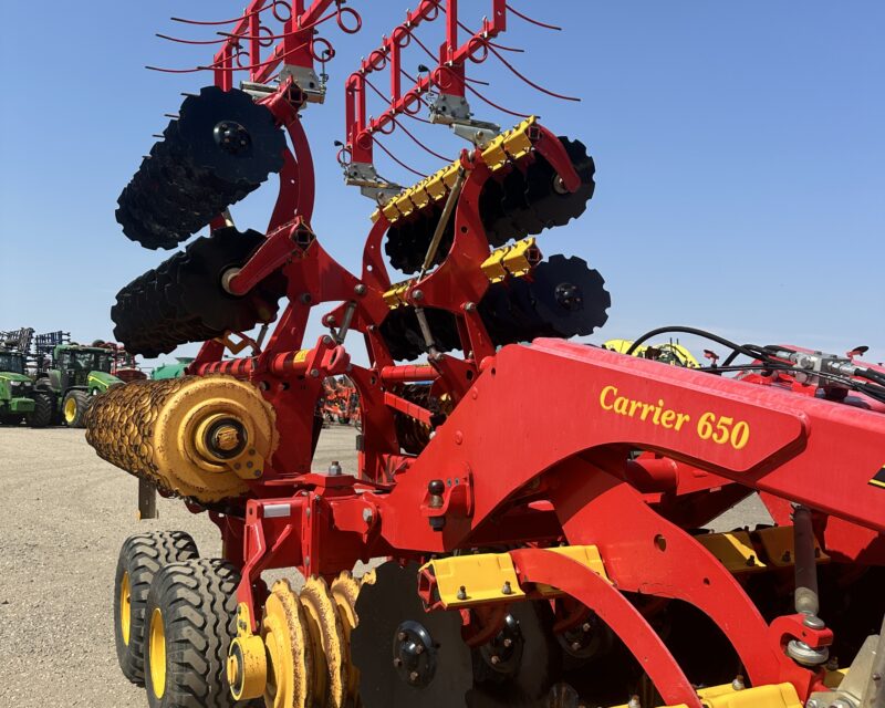 Vaderstad Carrier CR 650 c/w straw rake.