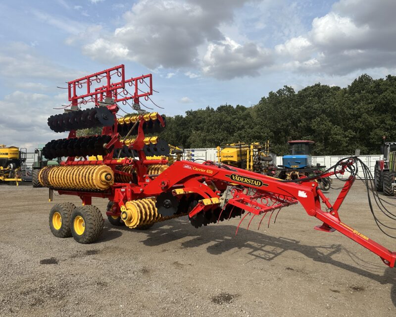 Vaderstad Carrier CR 650 c/w straw rake.