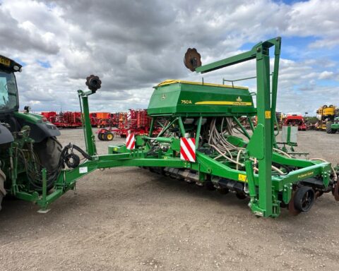 John Deere 750A 6m ProSeries Opener