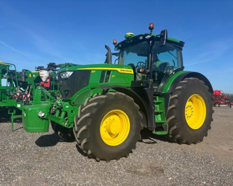 John Deere 6R 215