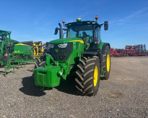John Deere 6R 215