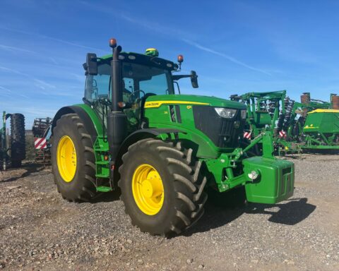 John Deere 6R 215