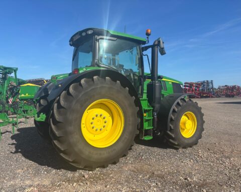John Deere 6R 215