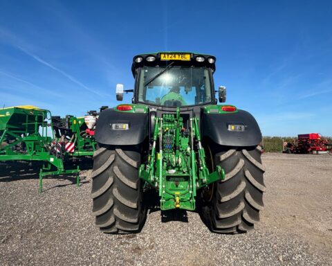 John Deere 6R 215