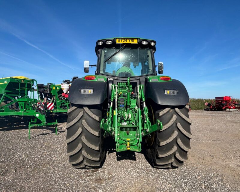 John Deere 6R 215