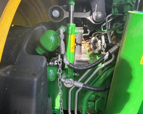 John Deere 6R 215