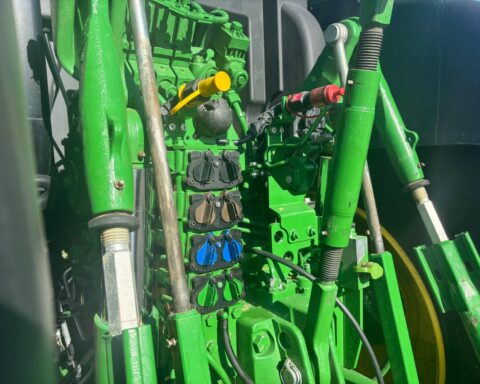 John Deere 6R 215