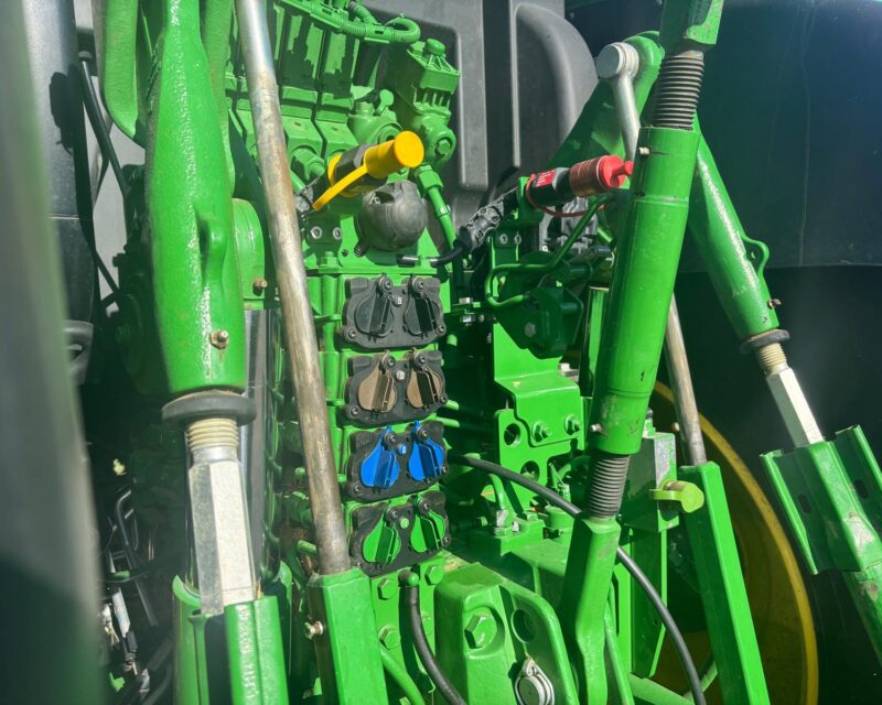 John Deere 6R 215