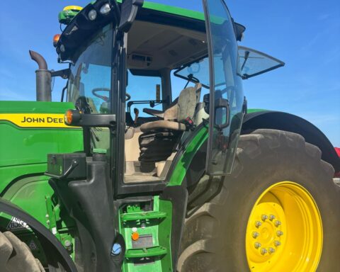 John Deere 6R 215
