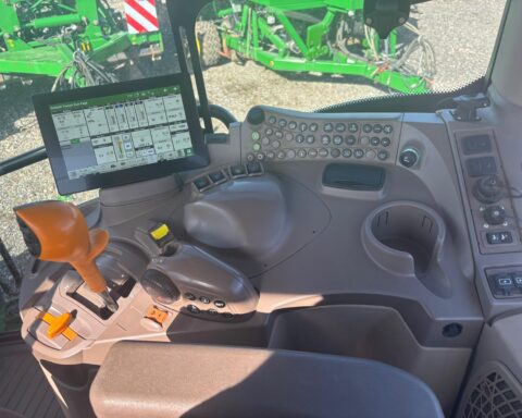 John Deere 6R 215