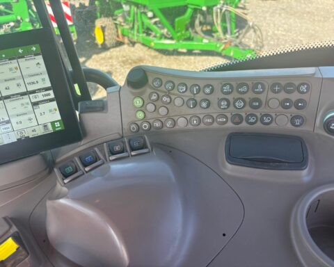 John Deere 6R 215