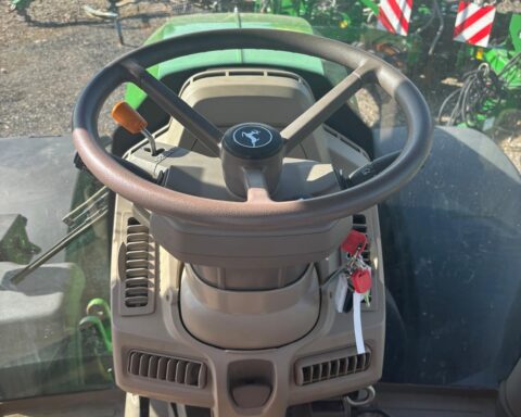 John Deere 6R 215