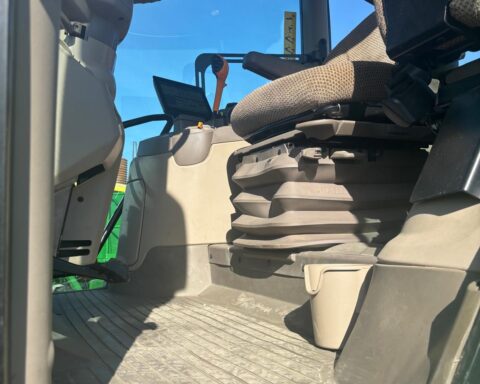 John Deere 6R 215