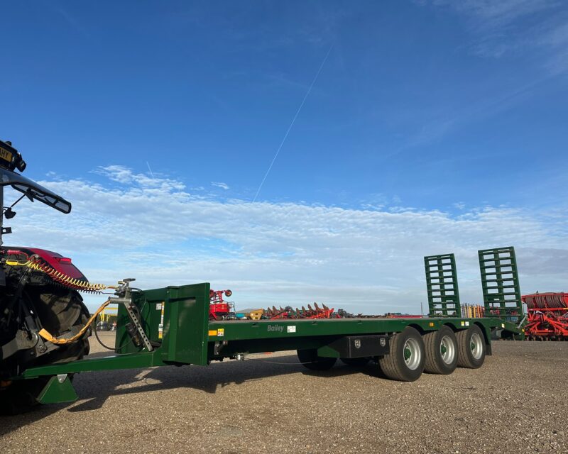 Bailey 20t tri-axle beavertail low-loader