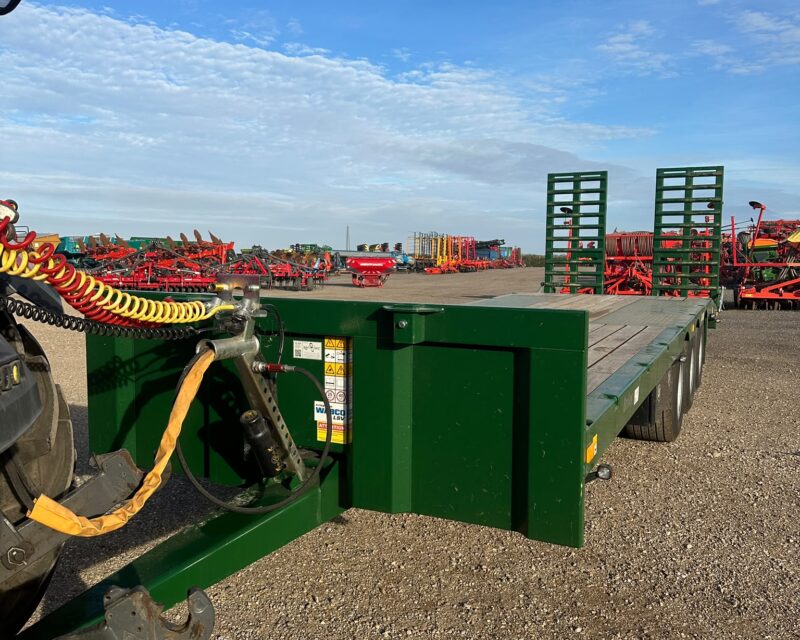 Bailey 20t tri-axle beavertail low-loader