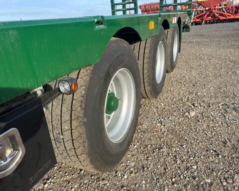 Bailey 20t tri-axle beavertail low-loader