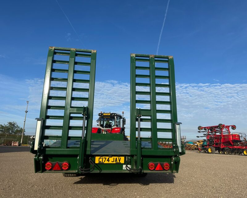 Bailey 20t tri-axle beavertail low-loader