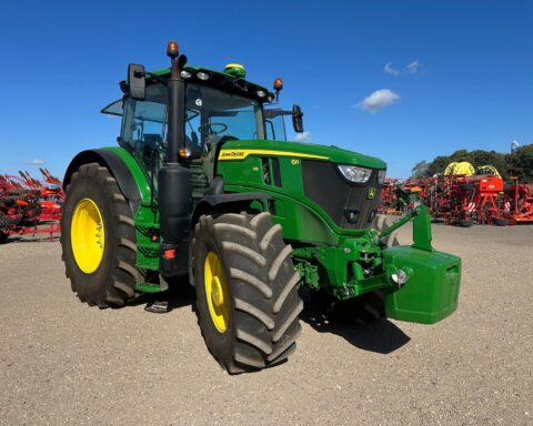 John Deere 6R 215
