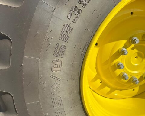 John Deere 6R 215