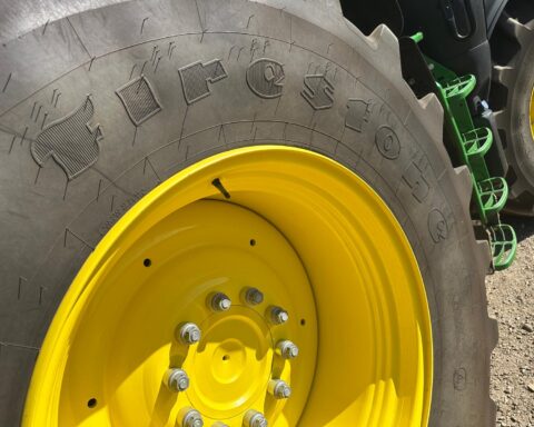 John Deere 6R 215