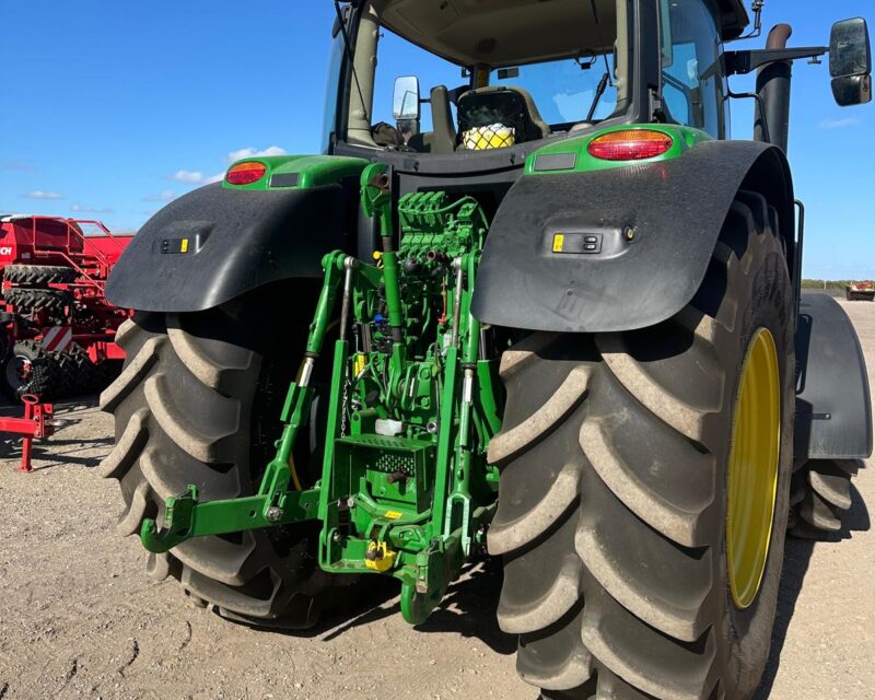 John Deere 6R 215