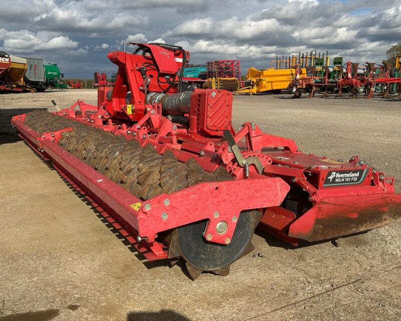 Kverneland NG-H 101 F30 6m power harrow