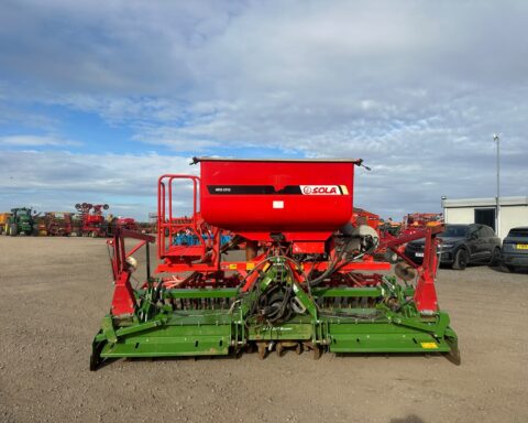 Amazone KE 4001 Super c/w KRM Sola tine drill