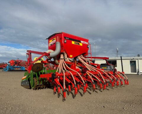 Amazone KE 4001 Super c/w KRM Sola tine drill