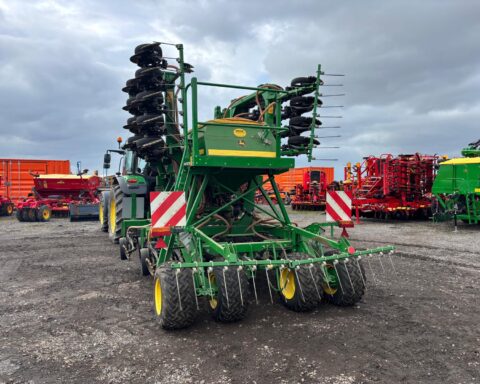 John Deere 750A