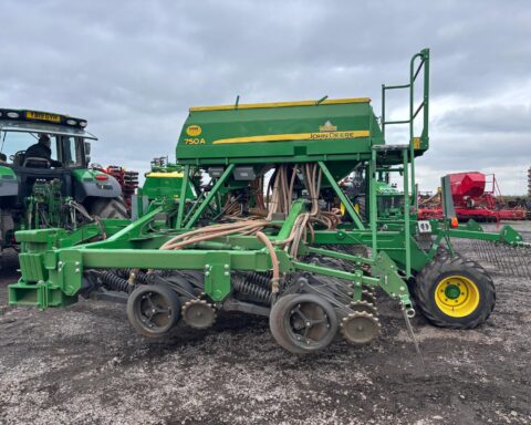 John Deere 750A