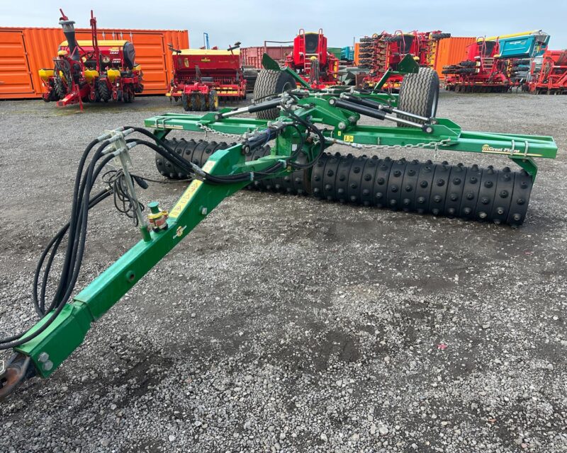 Simba Great Plains 4.6m Aqueel roller c/w Stocks Turbo Jet applicator