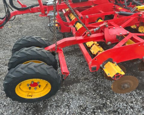 Vaderstad Rapid RDA drill wing support wheels