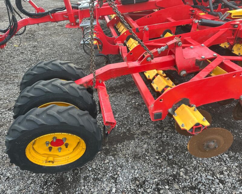 Vaderstad Rapid RDA drill wing support wheels