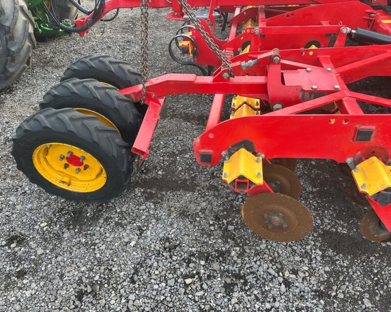 Vaderstad Rapid RDA drill wing support wheels