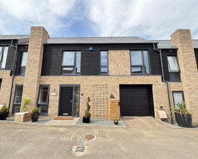 /var/www/tes-property.co.uk/public/uploads/221831-jBNbb3mvk0qMsRXV4KYC_g.jpg