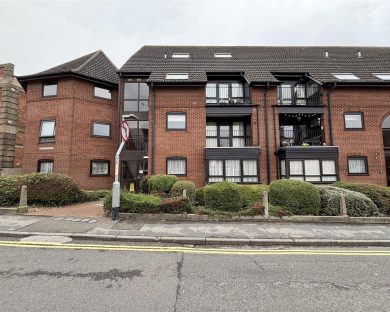 /var/www/tes-property.co.uk/public/uploads/227339-l-oGG6k30UCghuMgOuYcrQ.jpg