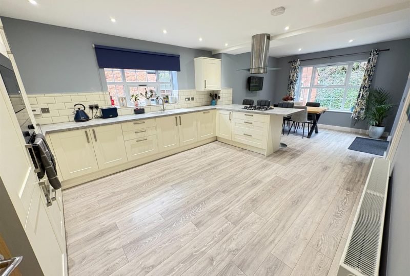 Primrose Hollow, Louth