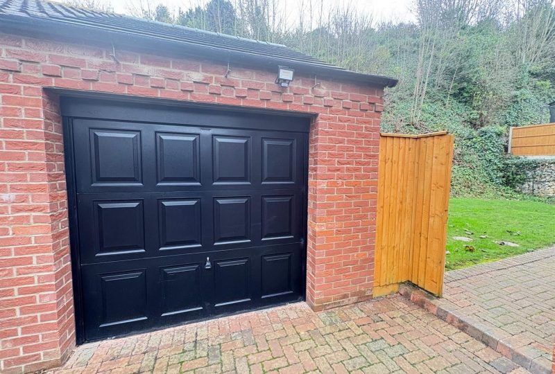 Primrose Hollow, Louth