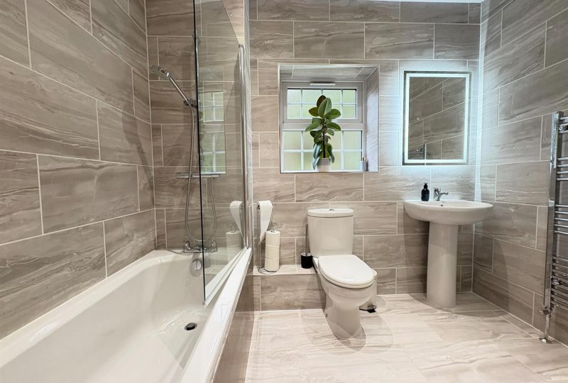 Primrose Hollow, Louth