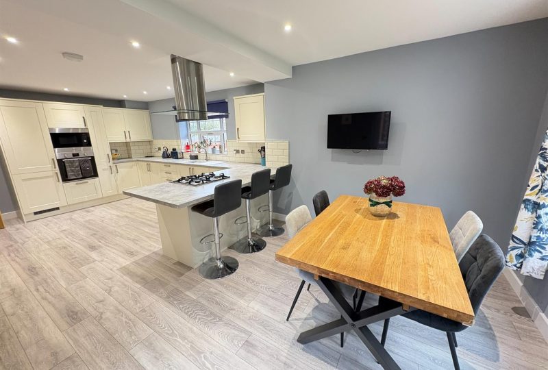 Primrose Hollow, Louth