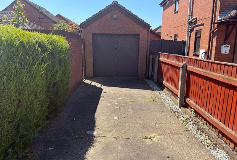 Picksley Crescent, Holton-Le-Clay