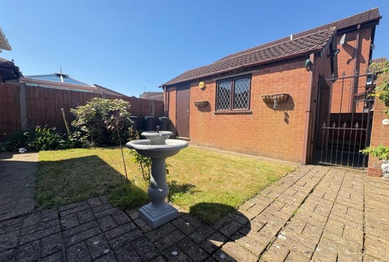 Picksley Crescent, Holton-Le-Clay