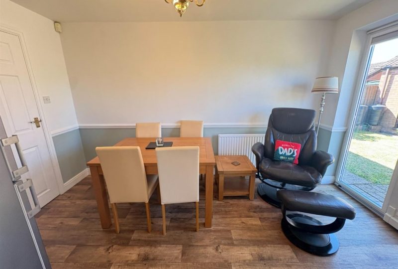 Picksley Crescent, Holton-Le-Clay
