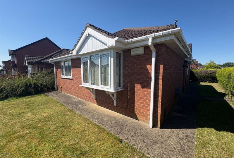 Picksley Crescent, Holton-Le-Clay