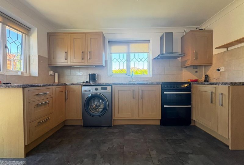 Picksley Crescent, Holton-Le-Clay