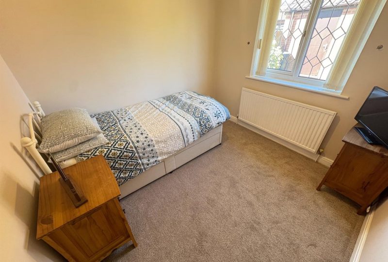 Picksley Crescent, Holton-Le-Clay