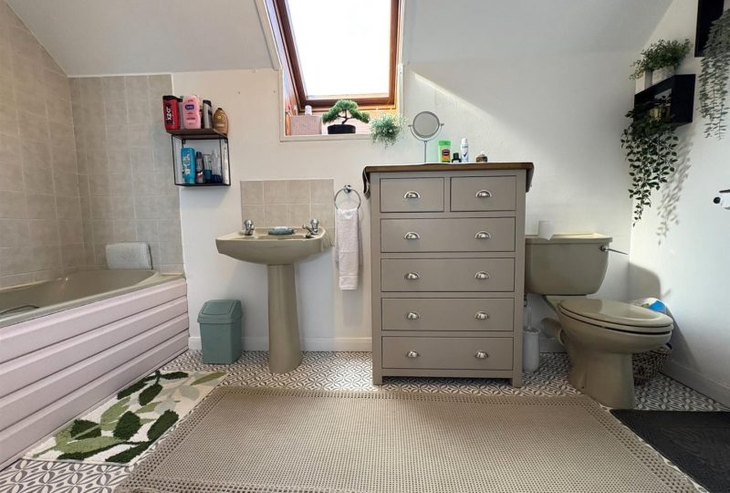 Main Road, Covenham St. Bartholomew, Louth, LN11 0PF