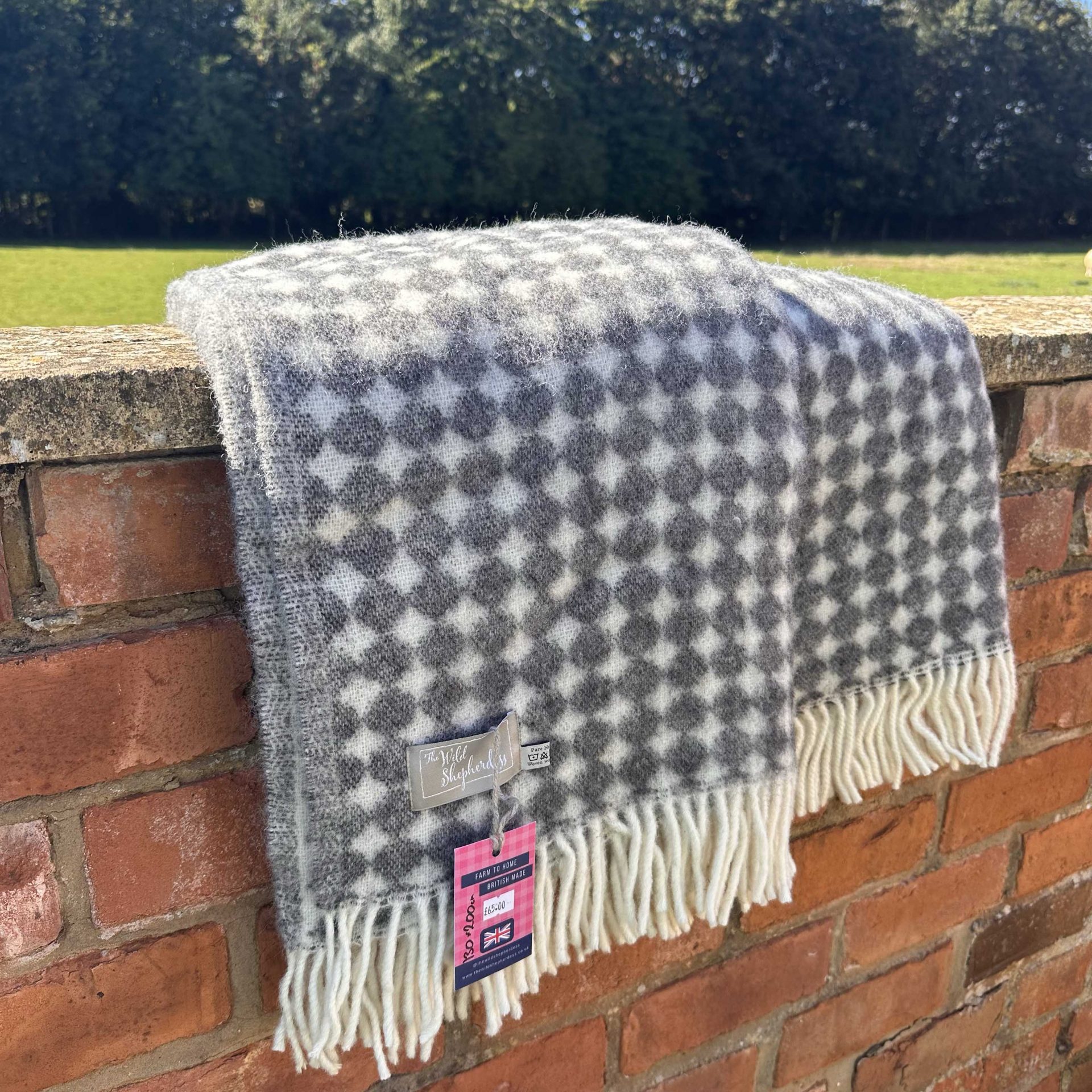 Diamond Jacquard Wool Blanket – Black